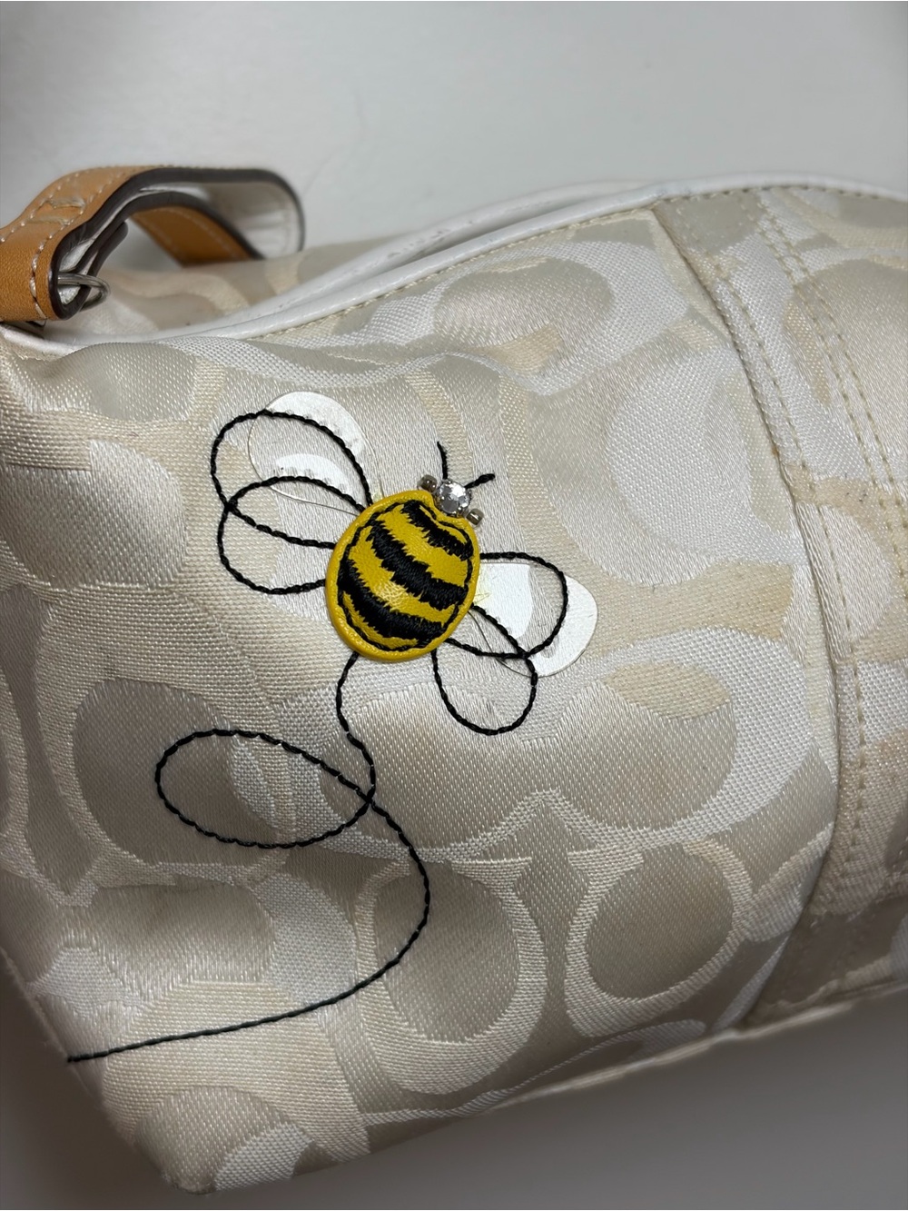 Vintage 2005 Coach Optic Signature Monogram Bumblebee Pouch Cream/ White Silver - Picture 4 of 15